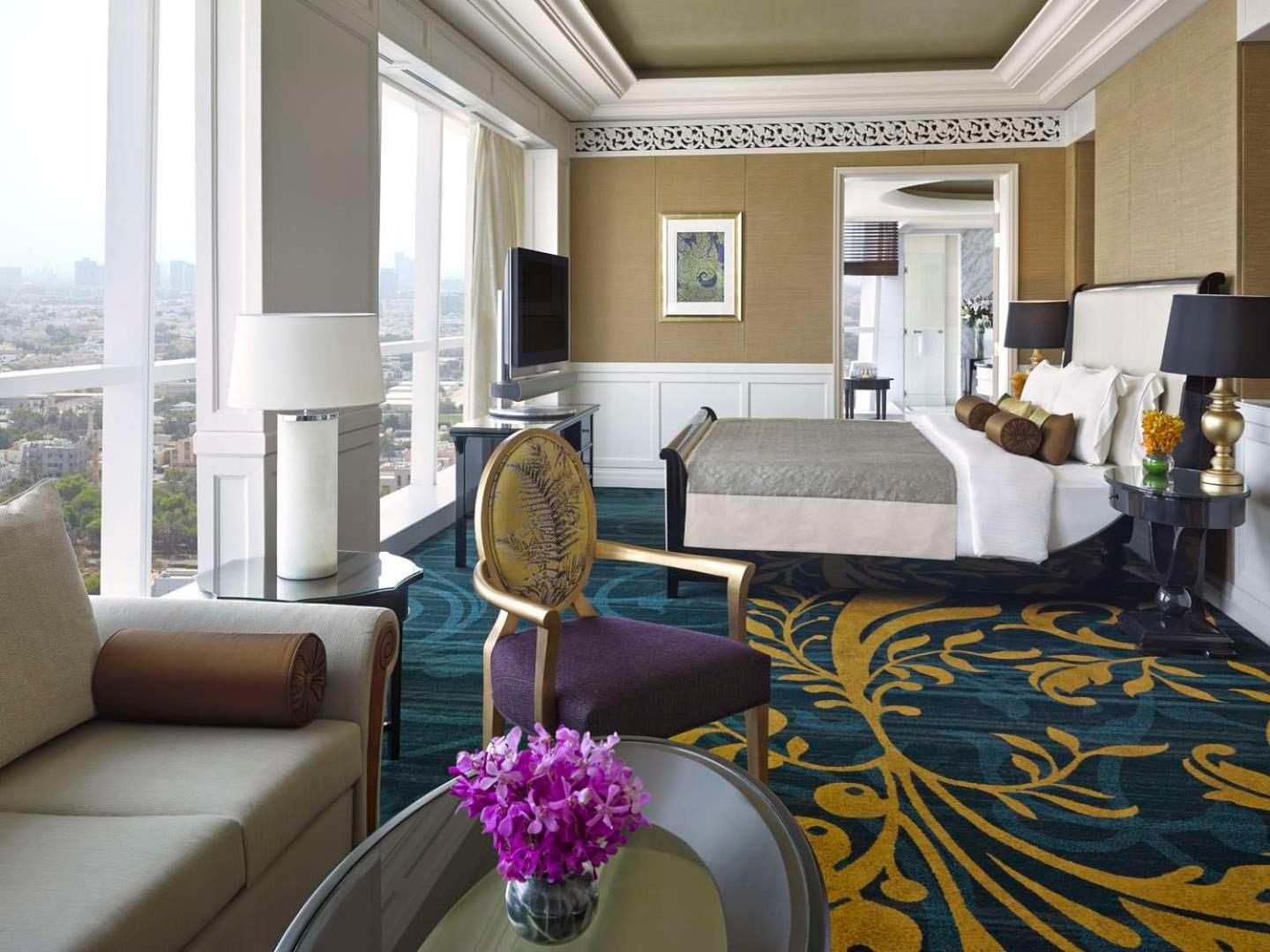 Dusit Thani Hotel 5*